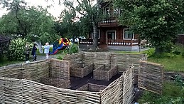 Плетеные грядки из орешника