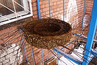 Гнездо аиста плетеное
